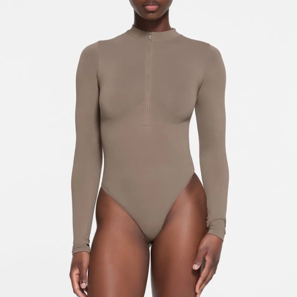 SKIMS Contour Nylon Zip Front Long Sleeve Bodysuit - Truffle